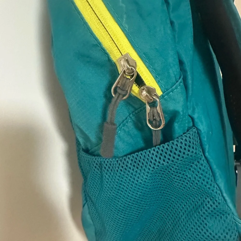 Sinotron 22L Lightweight Packable Hiking Backpack.